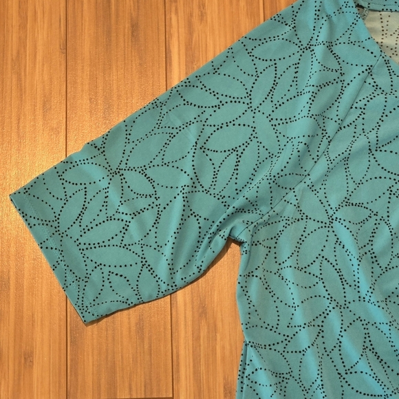 Liz Claiborne Patterned Women's Top - Picture 4 of 7